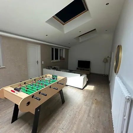Grand Au Centre Du Village Proche De L A75 Appartamento