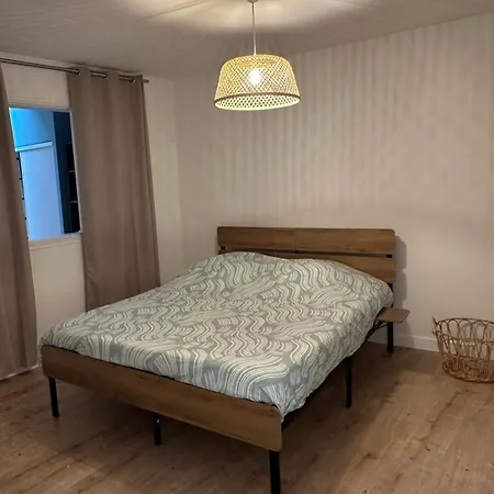 Grand Au Centre Du Village Proche De L A75 Appartamento *